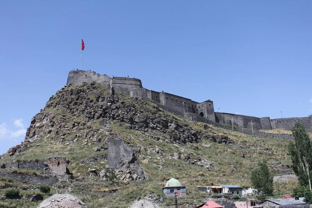 KARS MERKEZ-KAFKAS CEPHESİ HARP TARİHİ MÜZESİ-KARS KALESİ-12 HAVARİLER KİLİSESİ-KARS ESKİ VALİ KONAĞI-DEFTERDARLIK GAZİ AHMET MUHTARPAŞA KONAĞI-ALEKSANDER NEVSKY KATEDRALİ (FETHİYE CAMİİ)-SARIKAMIŞ ŞEHİTLER ANITI-KATERİNA KÖŞKÜ-SARIKAMIŞ KAYAK MERKEZ