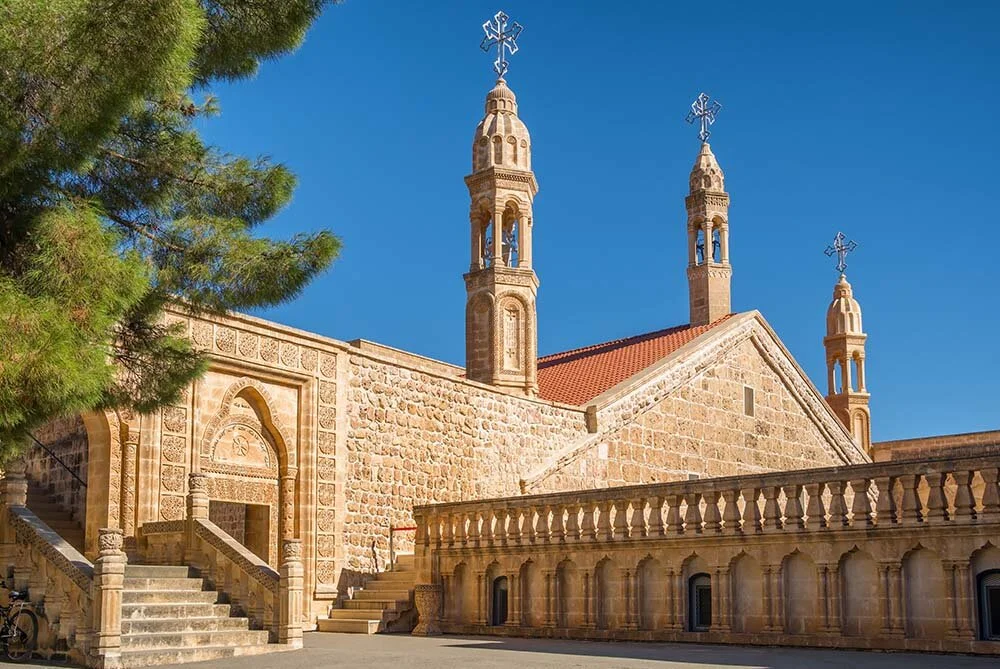 DEYRÜLZAFERAN MANASTIRI - KASIMİYE MEDRESESİ - MARDİN ULU CAMİ - ESKİ MARDİN– ŞANLIURFA - HZ.EYÜP MAKAMI - URFA ÇARŞI – BALIKLI GÖL - AYN ZELİHA GÖLÜ – HZ. İBRAHİM’İN DOĞDUĞU MAĞARA